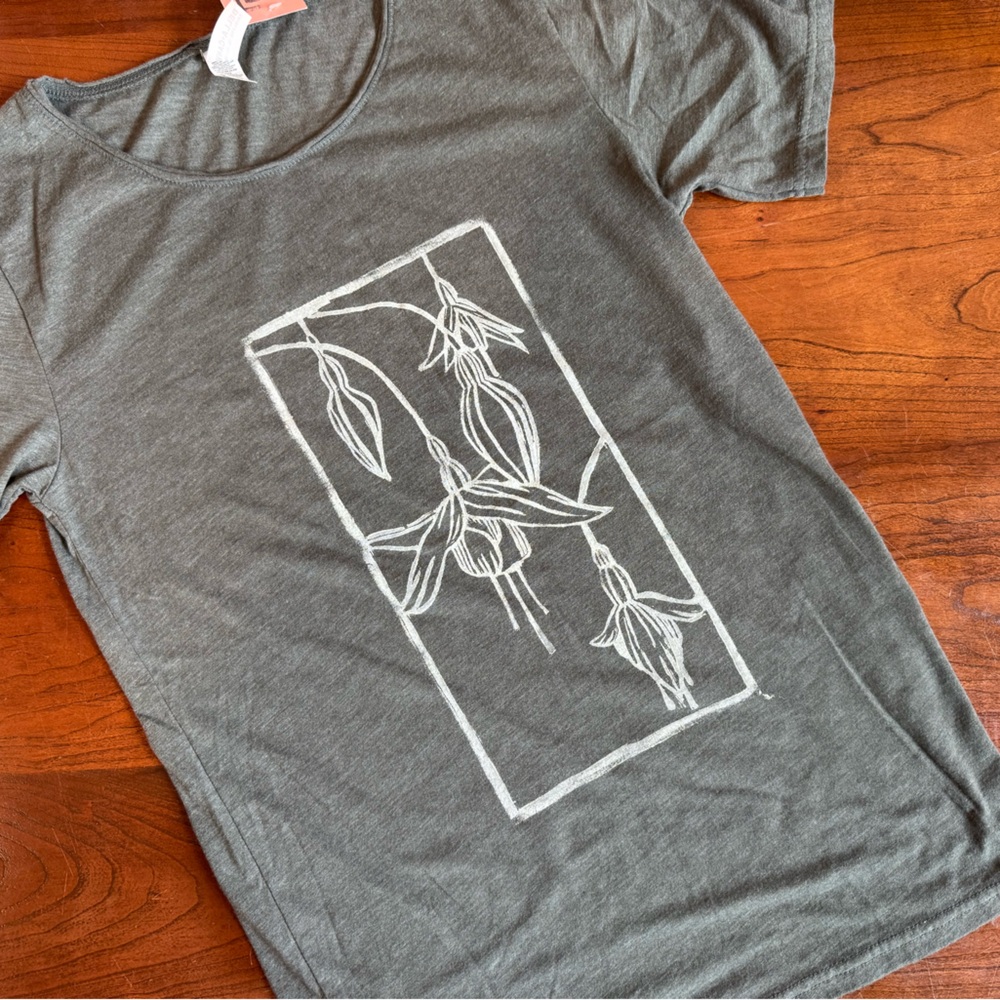 Block Printed Fuschia Plant Green T-Shirt XS - Artwear - Picture 2 of 7